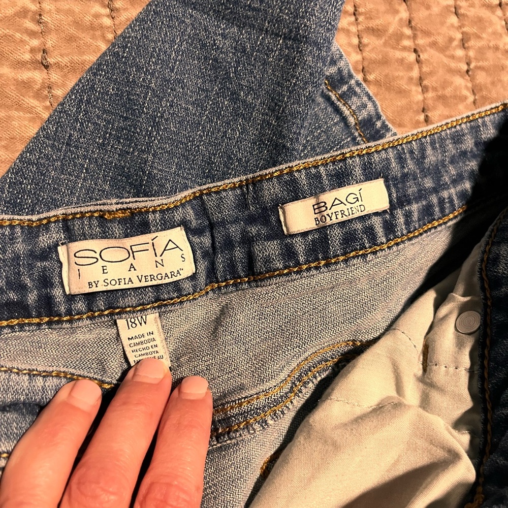 Sofia By Sofia Vergara Blue Ankle & Cropped Jeans - image 2